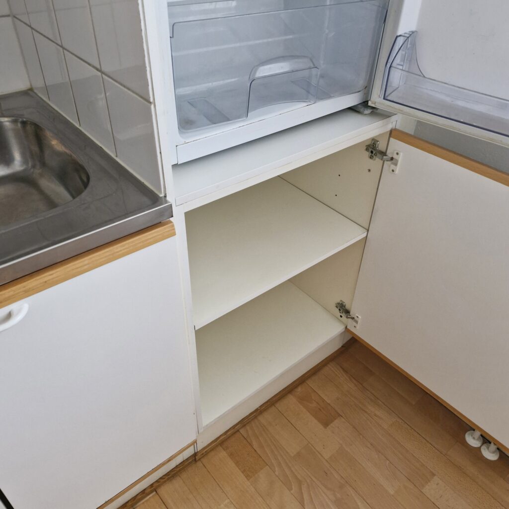 Poistettava keittiön kaappi